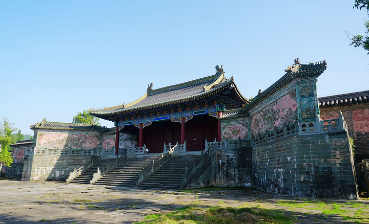 景点地址十堰市丹江口市武当山镇门票费用免门票开放时间全年8001730