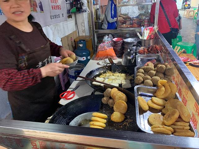 老丁字口洋芋粑(小吃街店)