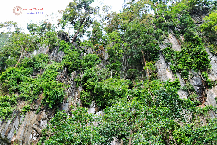 "攀牙湾国家公园是位于泰国南部攀牙府的一座海洋国家公园，由42个喀斯特群岛组合而成的海湾，被誉为..._攀牙湾国家公园"的评论图片