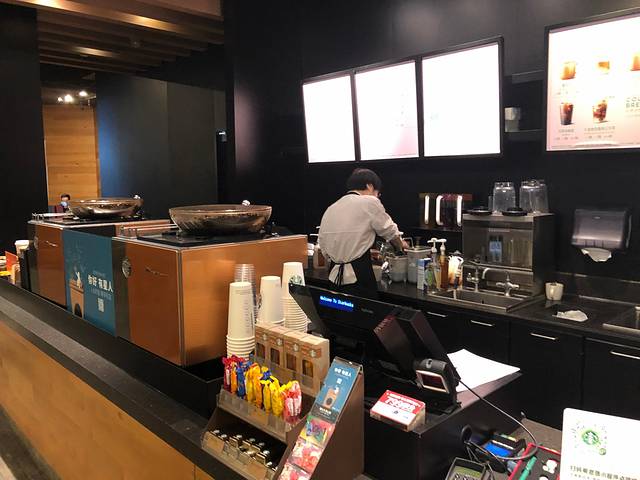 星巴克(周浦绿地缤纷广场店)