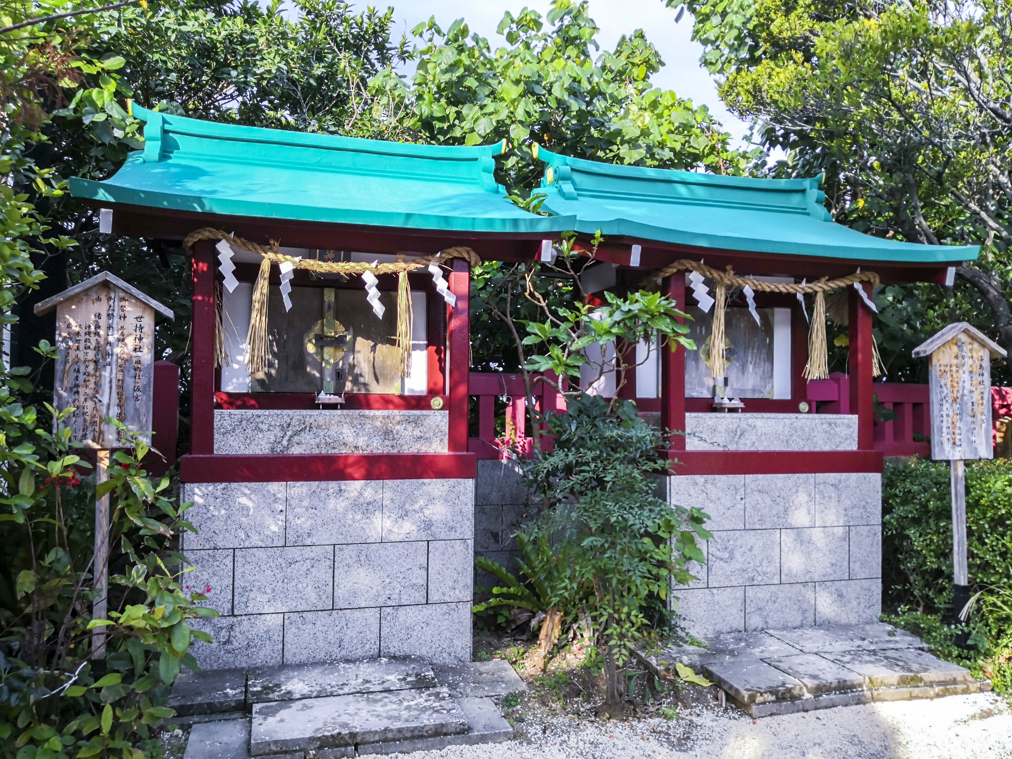 供奉神靈,比如他們的天照大神;一部分神社供奉歷史人物,比如德川家康