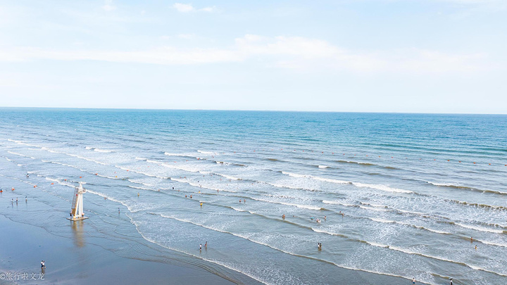 "在 防城港 的白浪滩，这个休闲度假景区展现的淋漓尽致。 防城港 市 中国 唯一一个沿海和延口岸的地方_白浪滩"的评论图片