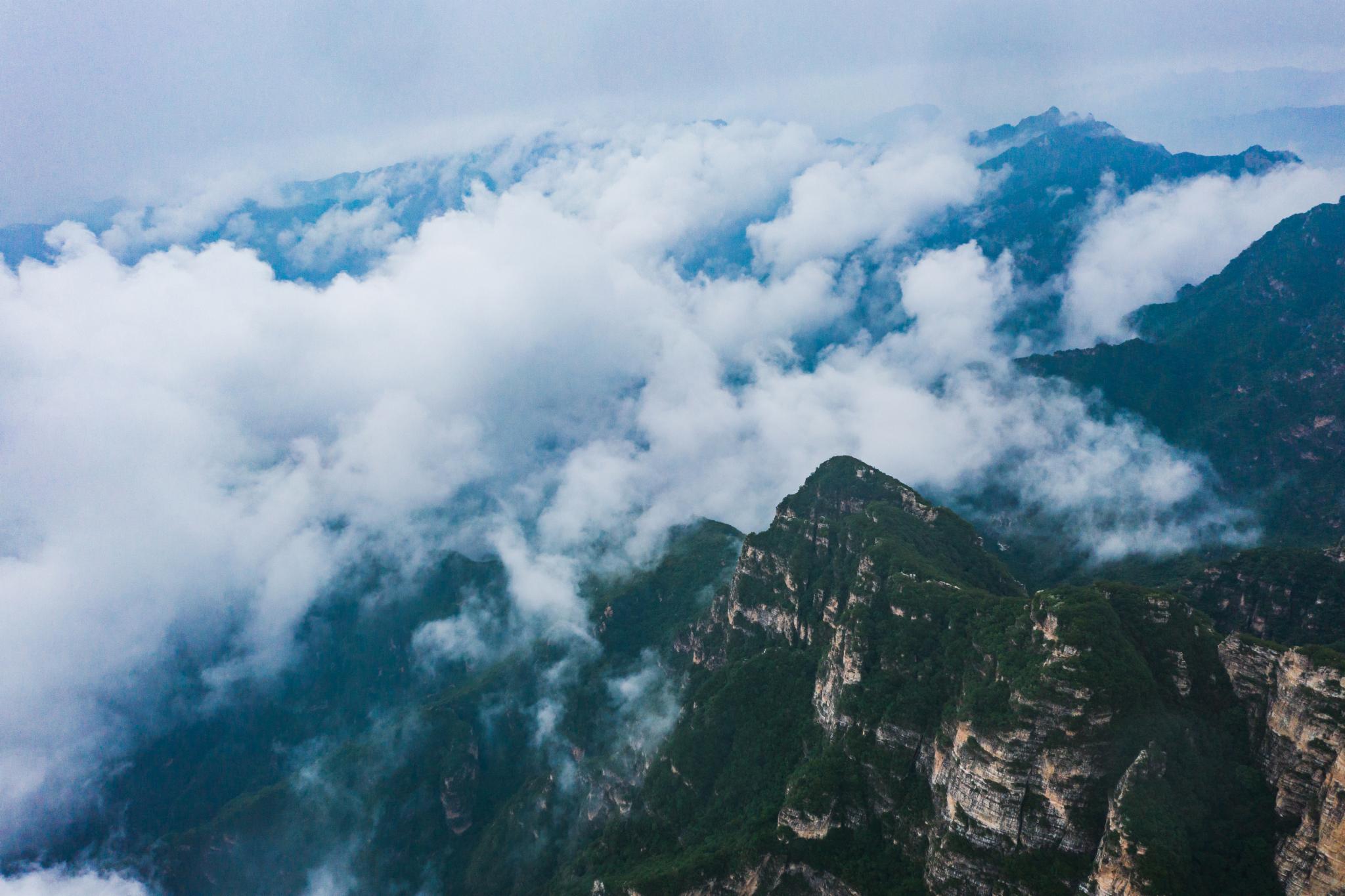 奇峰林立，云海如瀑！21℃的夏日白石山，一眼就已沦陷！