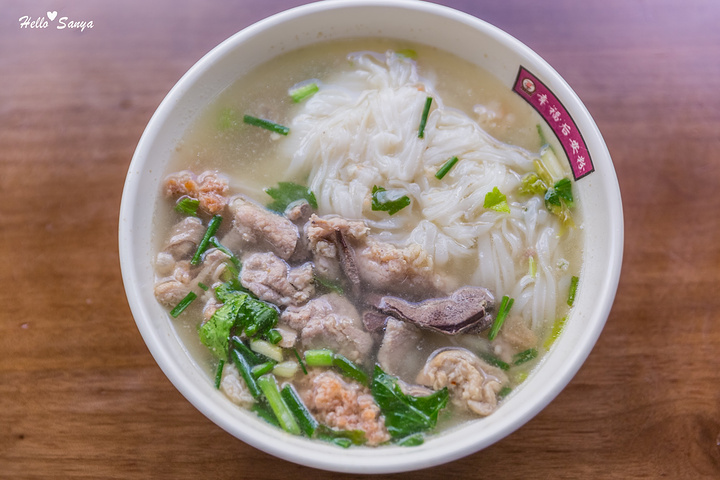 不一会粉就端过来了,后安粉汤底的制作,简单来说是用猪骨,粉肠,大肠