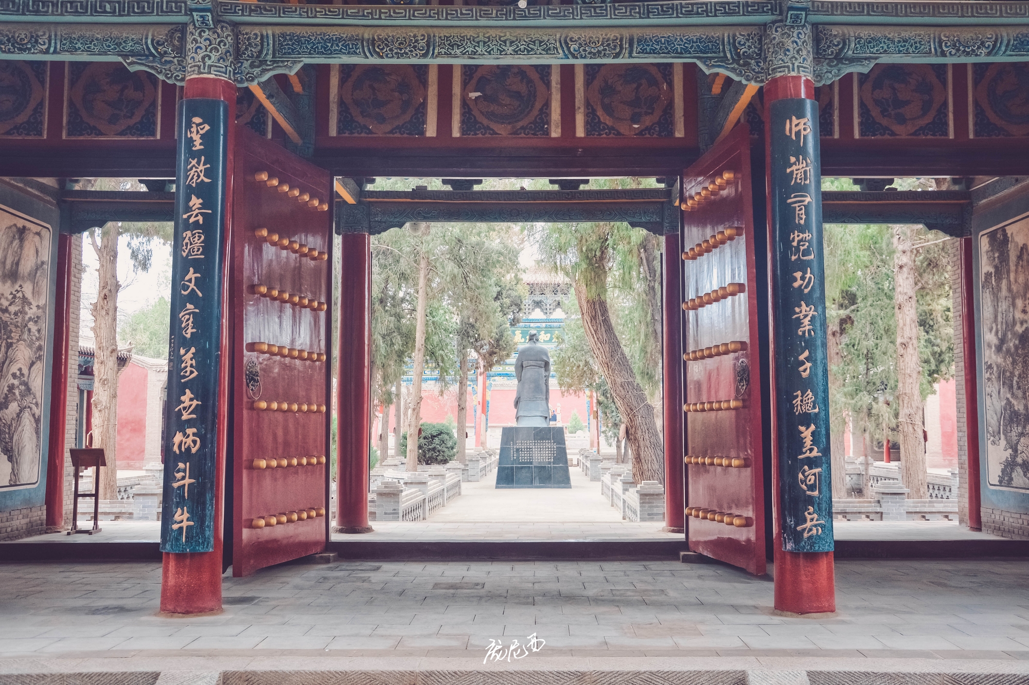 西院为儒学院,不过目前正在整修中,从无人机视角看,除了最前面的两座