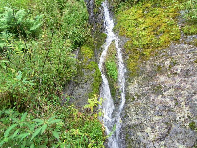 "一般游览苍山，可选择从中和索道或感通索道上到半山腰，沿玉带云游路步行欣赏沿途美景，到七龙女池中..._苍山"的评论图片