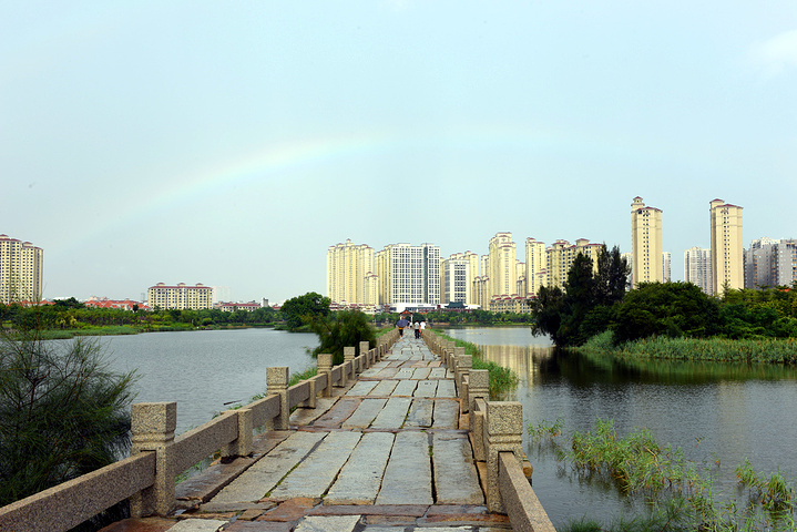 "该桥是中古时代世界最长的梁式石桥，也是中国现存最长的海港大石桥_安平桥"的评论图片