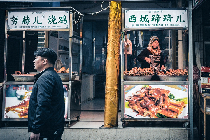"回民街是西安最为著名的美食街，出门旅行，食大于天，但凡有好吃的汇集的地方，那一定是大家最喜欢来的地方_回民街"的评论图片