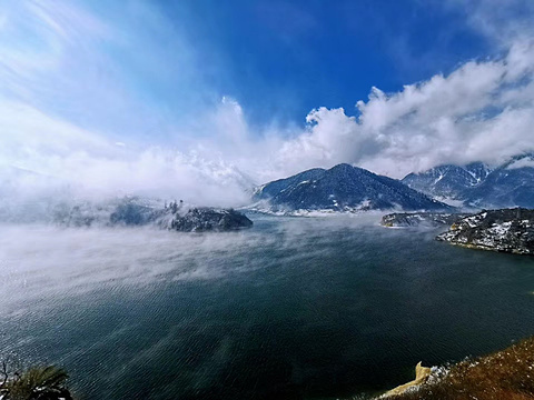 冶勒湖旅游景点图片