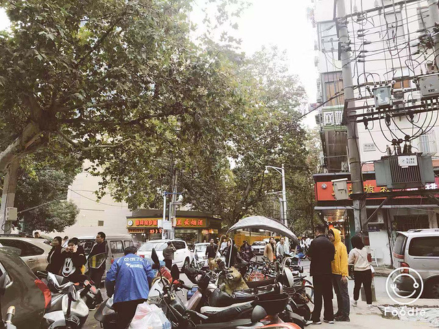 去往明瓦廊,南京小吃非常出名,各种各样特色,夫