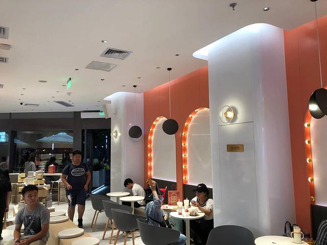 奈雪的茶(七宝万科店)