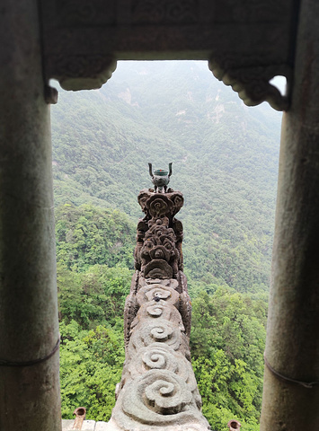 "...庆宫，是武当山现存最大的石殿，是人们想象天宫中的仙境在人间对应的场景，是一座建在人间的天上宫阙_南岩宫"的评论图片