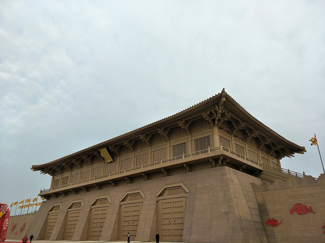 含元殿遗址公园第二个值得一看的地方顶上的灯会娃娃有点煞风景但是