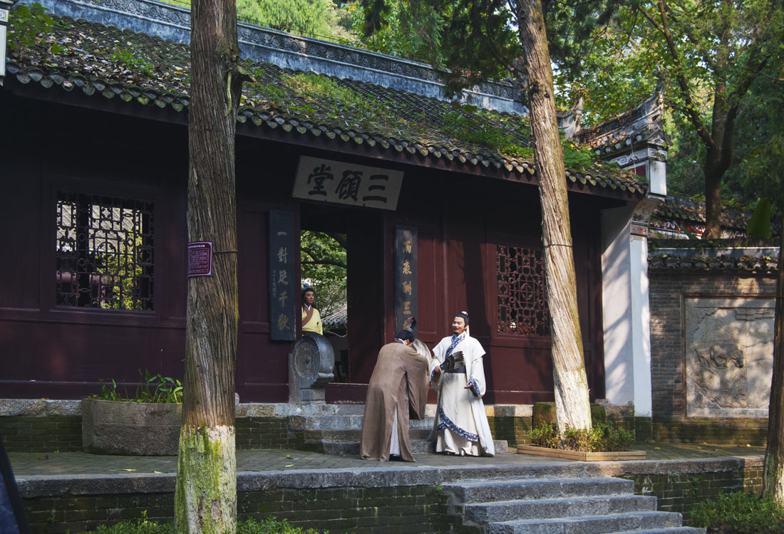 古隆中三顾茅庐探访诸葛亮的生活