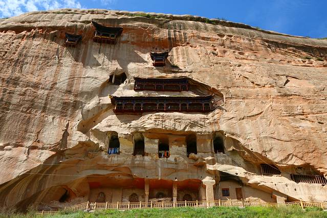 马蹄寺三十三天石窟