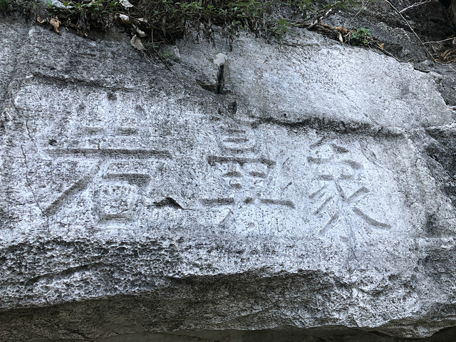 "水月洞是桂林象山景区内的最有名的景点，就是因为有这个洞，所以造就了“象鼻”的景色，游客可以步行..._水月洞"的评论图片