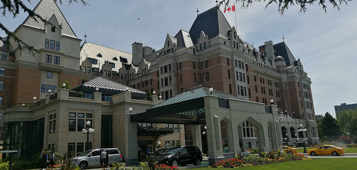 "在维多利亚的住宿选择了稍微奢侈一点儿的费尔蒙女皇酒店，据说英女皇来访就是下榻此处🤓_费尔蒙女皇酒店(Fairmont Empress Hotel)"的评论图片