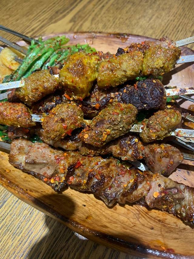 亮仔烧烤餐饮广场(南湖店)