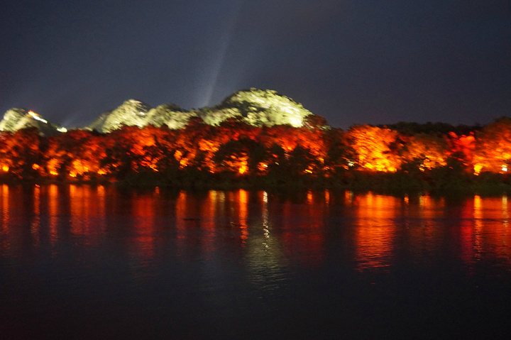 "整个行程游览下来，几乎整个桂林市区内的景点都能看到，夜晚这些景点的灯光非常炫酷_两江四湖"的评论图片