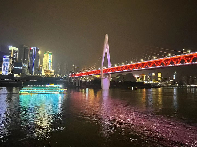 "《重庆最美的大桥，夜景最佳观赏地》这几处几乎是整个重庆夜景最佳观赏地。旅游小贴士：千厮门大桥_千厮门大桥"的评论图片