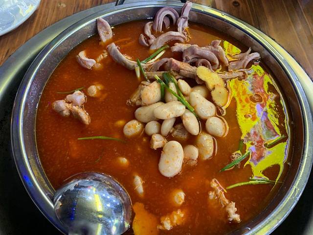 香香老贵阳鱿鱼炖土鸡火锅店(飞山街店)