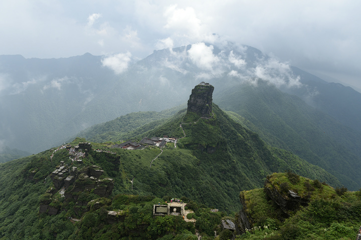 天氣不好,霧濛濛的.再見了,梵淨山_梵淨山