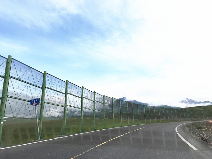 前方无人区 半路很多这种网，是干什么用的呢？有知道的朋友请解释下。前