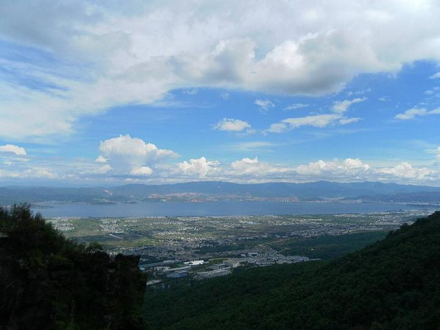 "一般游览苍山，可选择从中和索道或感通索道上到半山腰，沿玉带云游路步行欣赏沿途美景，到七龙女池中..._苍山"的评论图片