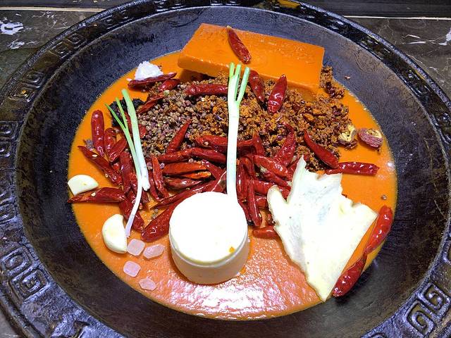 红九格老火锅(三峡广场店)