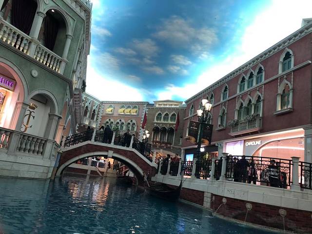 贡多拉礼品及售票廊