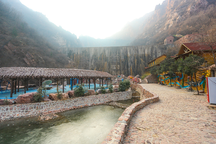 "就不得不感慨一句，伏羲山旅游区还是蛮大的，云上牧场、红石峡、伏羲山大峡谷、三泉湖等等，又各有特..._三泉湖景区"的评论图片