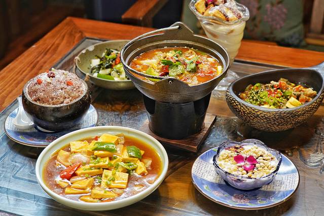 滇西王子·梦回丽江·本土特色品牌(木府白龙广场店)