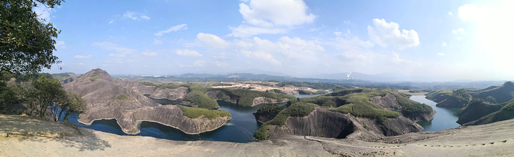 "高椅岭是一个绝对值得一去再去的好地方，经典的丹霞地貌，山水犬牙交错，奇形怪状，不是鬼斧神工，而..._高椅岭旅游区"的评论图片