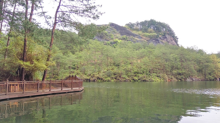 "石门湖位于冠豸山东南，与冠豸山景区紧相毗邻，旧称“石门岩”_石门湖"的评论图片