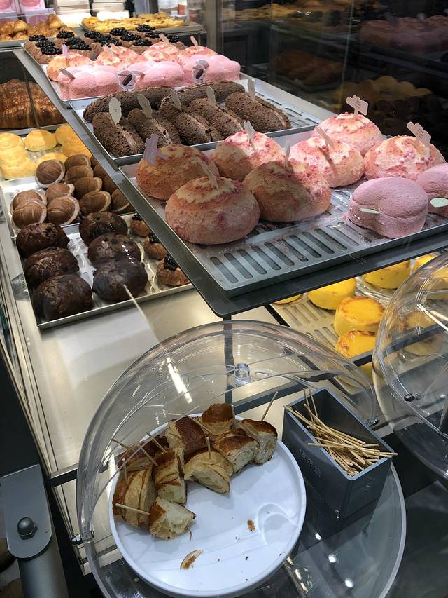 好利来(虹桥天地LAB主题店)