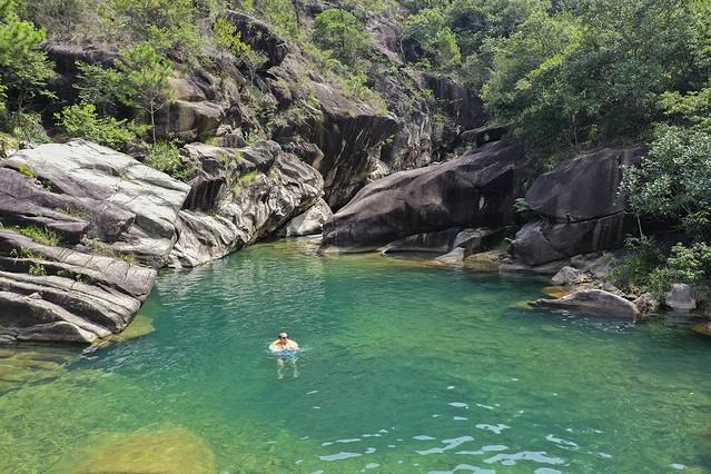 连心谷(爱心潭)