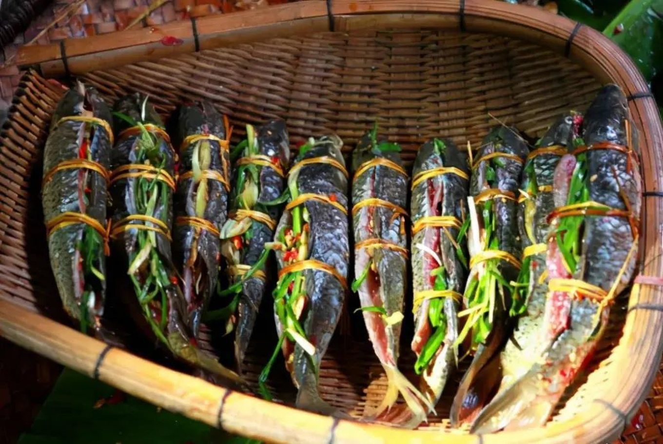 贵州三都，水族端节吃端宴，鱼包韭菜是一到美食绝活