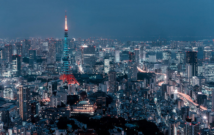 "...想 东京 塔一定是不会想错过的景点，在 东京 最经典的观看 东京 塔的视角也就要属六本木之丘了_六本木之丘及中城"的评论图片