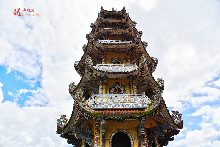 "灵福寺（Linh Phuoc Pagoda）寺高约七层，被难以计数的龙造型装饰得鲜艳夺目、典雅瑰丽_灵福寺"的评论图片