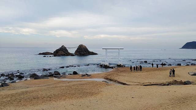 樱井二见浦夫妇岩