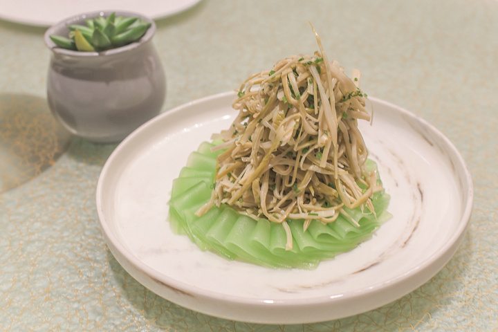 "比较推荐的菜品罗列如下：南京江南古典烧鱼的方法烹饪而出的特色鱼宴。_江南灶"的评论图片