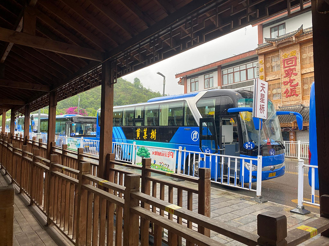 "阴雨天气的大瀑布景区真的宛如人间仙境，虽然全身都是水汽，但眼睛得到了满足_黄果树瀑布"的评论图片