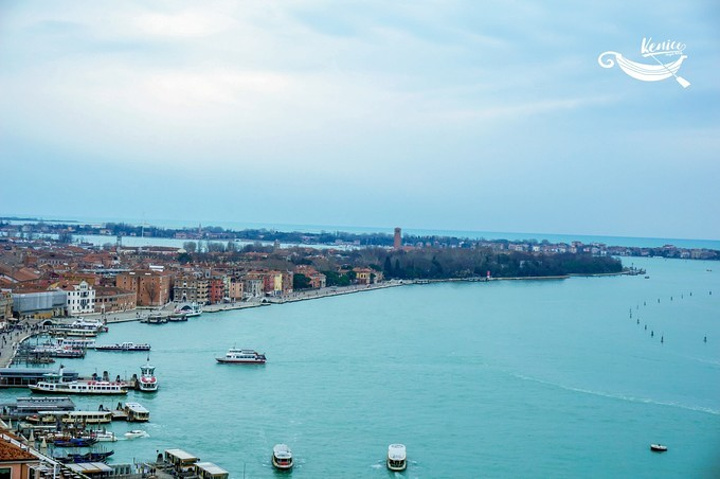 "坐电梯直达塔顶，你就可以收获整座威尼斯城的瑰丽。随手拍都是好风景。手机再来一张。圣乔治马焦雷教堂_圣马可钟楼"的评论图片
