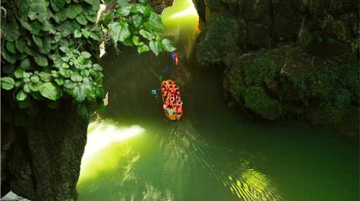 "清远旅游，穿越人间喀斯特溶洞天坑仙境，穿上汉服伴随丁达尔光线！真的非常神奇和浪漫！大片连出呀_洞天仙境"的评论图片