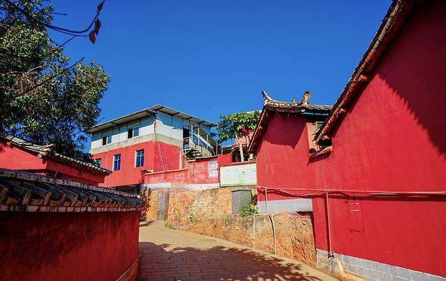 迤沙拉民族文化村