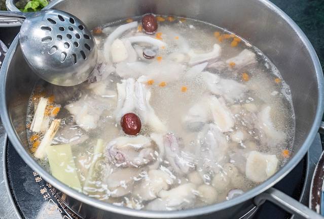 萌哒哒椰子鸡(三亚湾店)