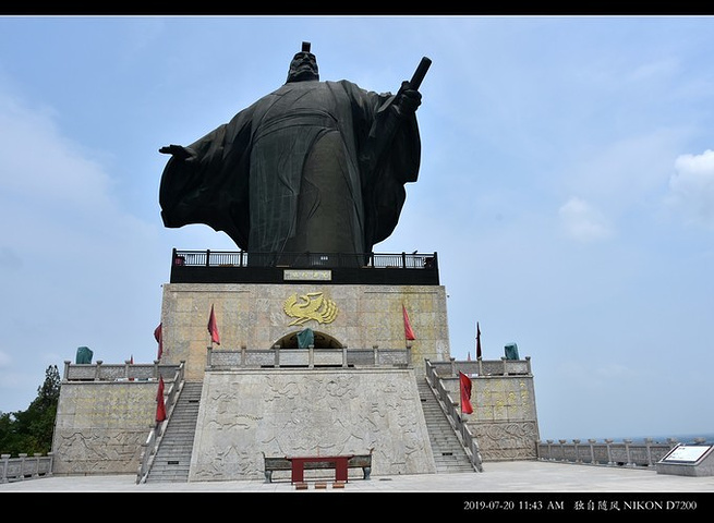 不过道路越走越偏僻最后来到大汉雄风园景区的停车场游客寥寥无几就跟