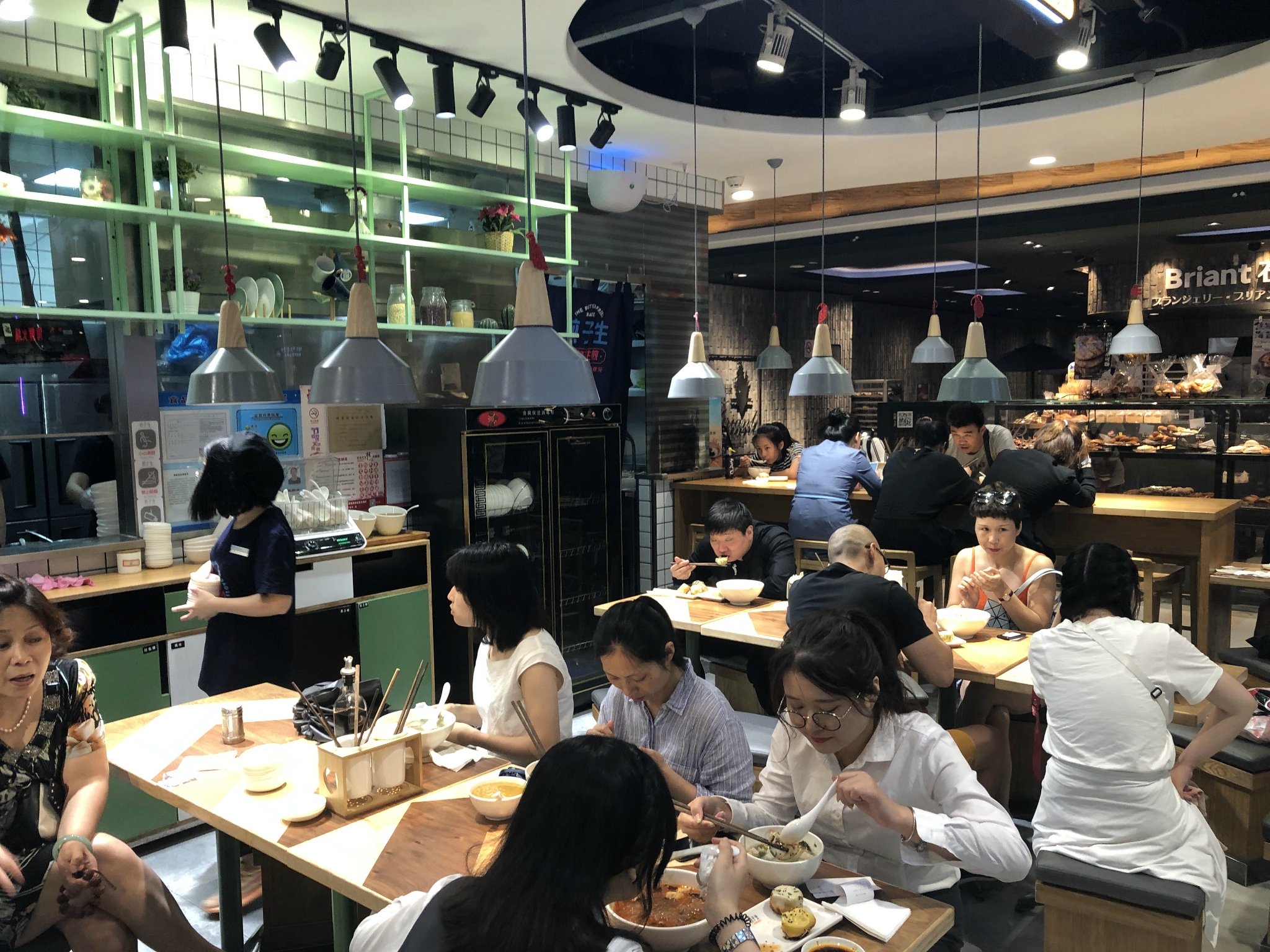 大虾生煎(新世界大丸百货店)美食餐厅,上海新世界大丸百货是我比较