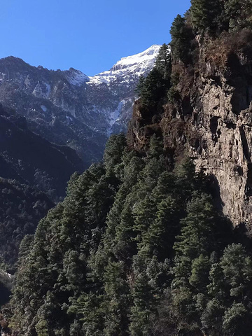 "据说，苍山上的雪是一个善良的姑娘，为镇压为祸一方的瘟神所化身的_苍山"的评论图片