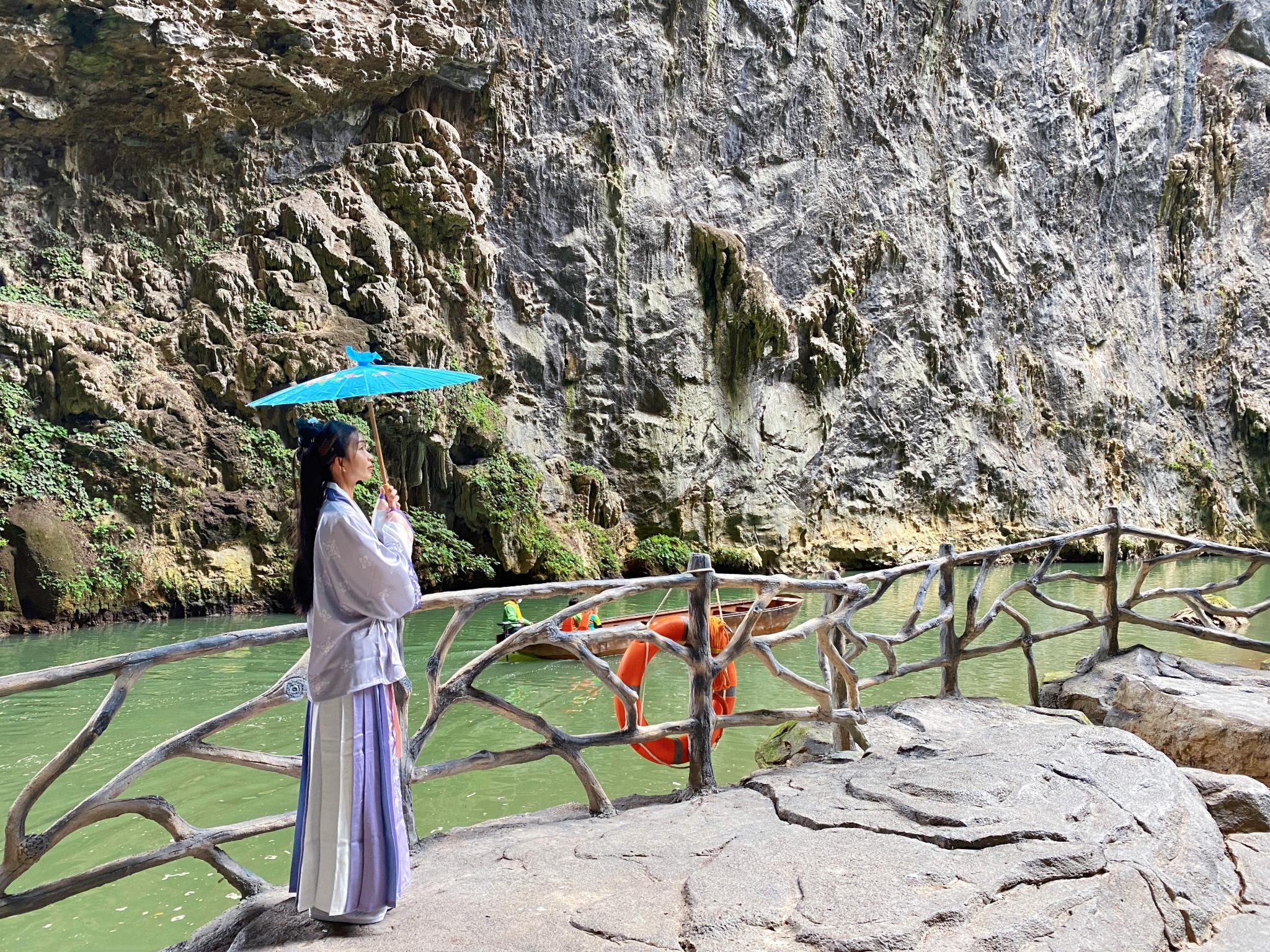 清远旅游，着汉服，穿越喀斯特溶洞，领略英西峰林的小桂林风范！